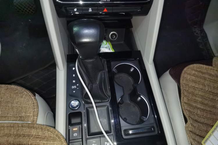 Used Volkswagen Teramont 2017 330TSI Two-Wheel-Drive Flagship Edition Gear Lever