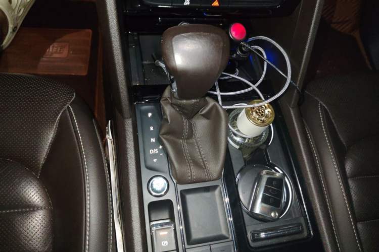 Used Volkswagen Teramont 2017 330TSI Two-Wheel-Drive Luxury Edition Gear Lever