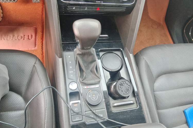 Used Volkswagen Teramont 2017 530 V6 Four-Wheel Drive Flagship Edition Gear Lever
