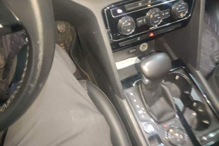Used Volkswagen Teramont 2017 380TSI Four-Wheel Drive Comfort Edition Gear Lever