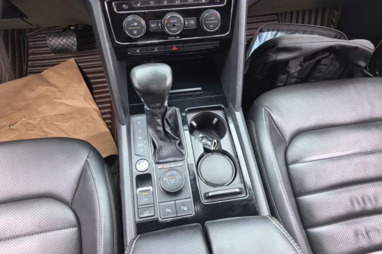 Used Volkswagen Teramont 2017 530 V6 Four-Wheel Drive Flagship Edition Gear Lever