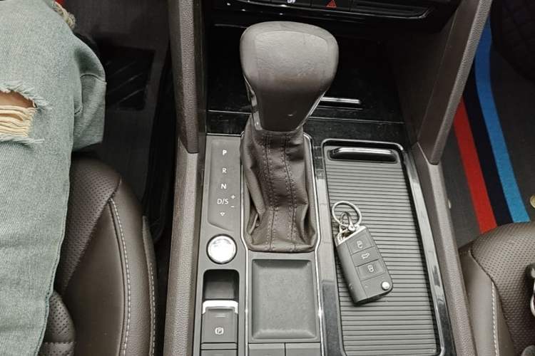 Used Volkswagen Teramont 2017 330TSI Two-Wheel-Drive Luxury Edition Gear Lever