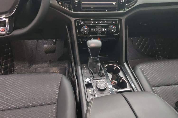 Used Volkswagen Teramont 2017 380TSI Four-Wheel Drive Comfort Edition Gear Lever