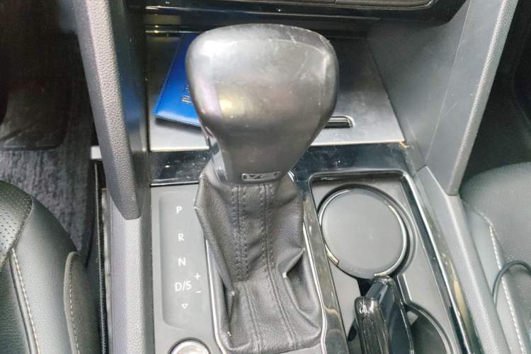 Used Volkswagen Teramont 2017 530 V6 Four-Wheel Drive Flagship Edition Gear Lever