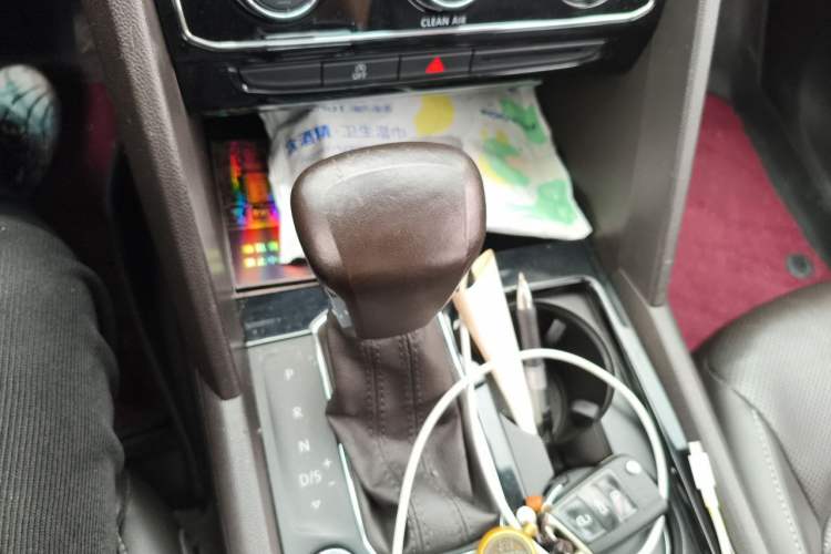Used Volkswagen Teramont 2017 380TSI Four-Wheel Drive Luxury Edition Gear Lever