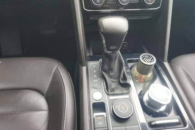 Used Volkswagen Teramont 2017 530 V6 Four-Wheel Drive Luxury Edition Gear Lever