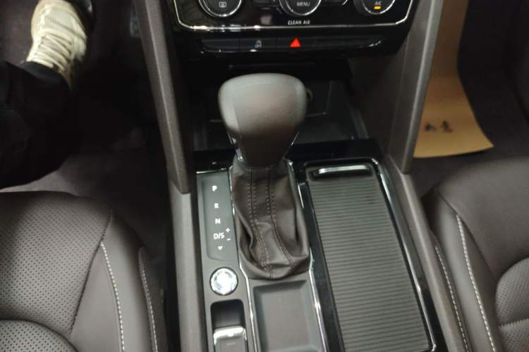Used Volkswagen Teramont 2017 330TSI Two-Wheel-Drive Luxury Edition Gear Lever