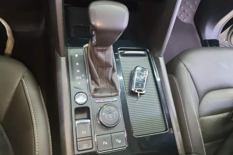Used Volkswagen Teramont 2017 380TSI Four-Wheel Drive Luxury Edition Gear Lever