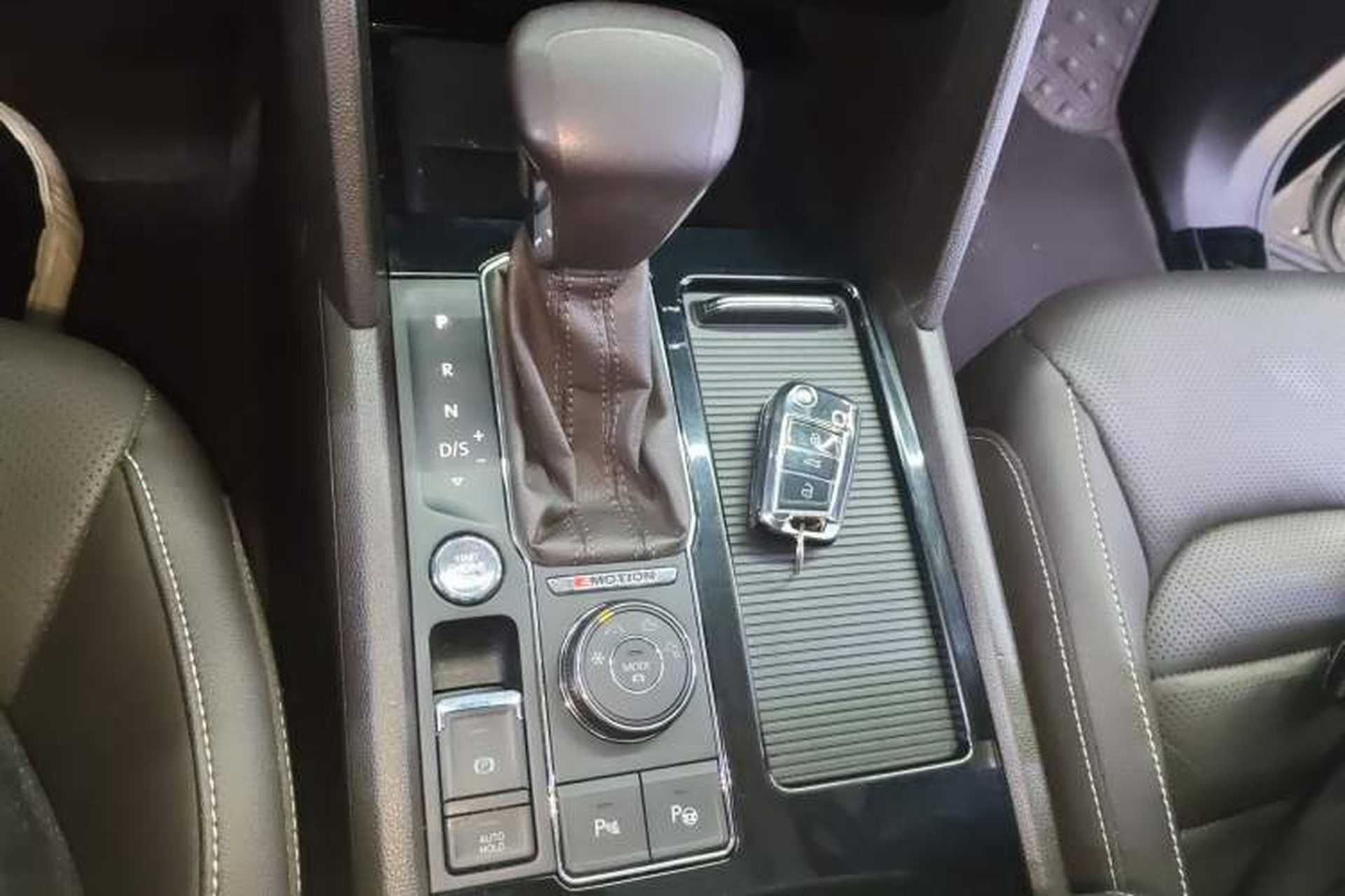 Used Volkswagen Teramont 2017 380TSI Four-Wheel Drive Luxury Edition Gear Lever