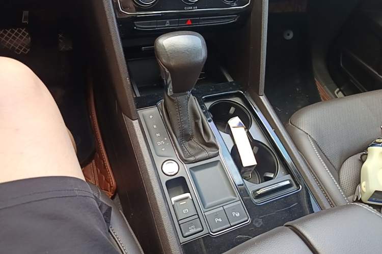 Used Volkswagen Teramont 2017 330TSI Two-Wheel-Drive Luxury Edition Gear Lever