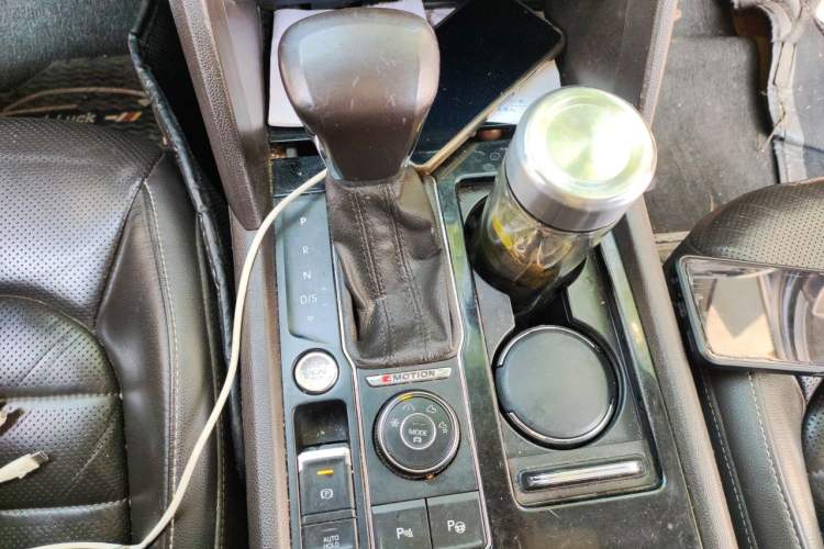 Used Volkswagen Teramont 2017 380TSI Four-Wheel Drive Luxury Edition Gear Lever