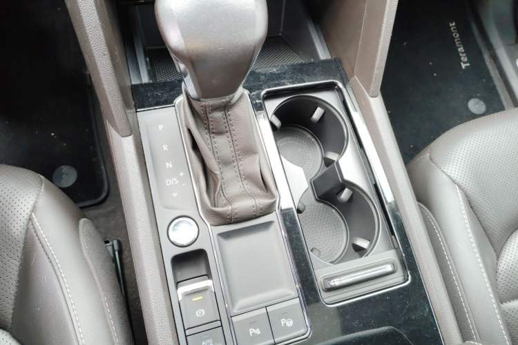 Used Volkswagen Teramont 2017 330TSI Two-Wheel-Drive Luxury Edition Gear Lever
