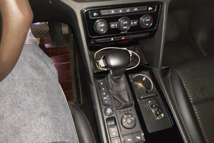 Used Volkswagen Teramont 2017 380TSI Four-Wheel Drive Comfort Edition Gear Lever