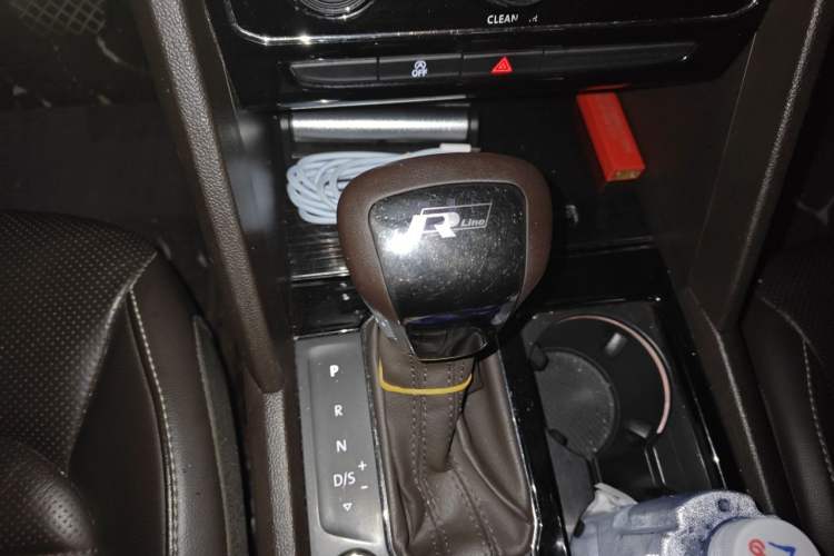 Used Volkswagen Teramont 2017 330TSI Two-Wheel-Drive Luxury Edition Gear Lever