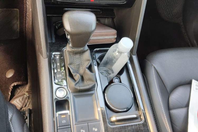 Used Volkswagen Teramont 2017 330TSI Two-Wheel-Drive Luxury Edition Gear Lever