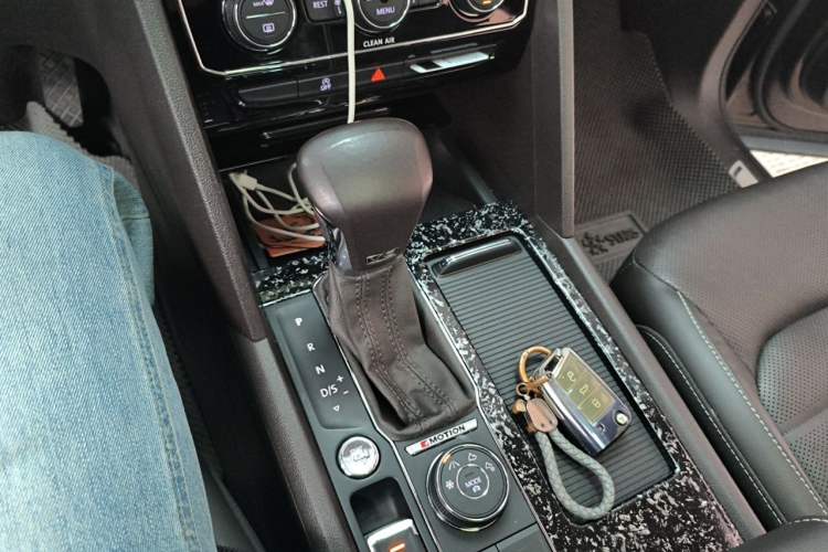 Used Volkswagen Teramont 2017 530 V6 Four-Wheel Drive Luxury Edition Gear Lever
