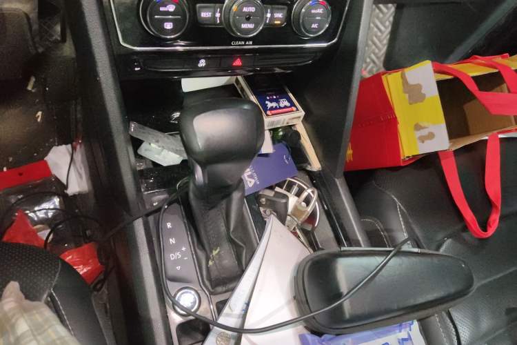Used Volkswagen Teramont 2017 330TSI Two-Wheel-Drive Luxury Edition Gear Lever