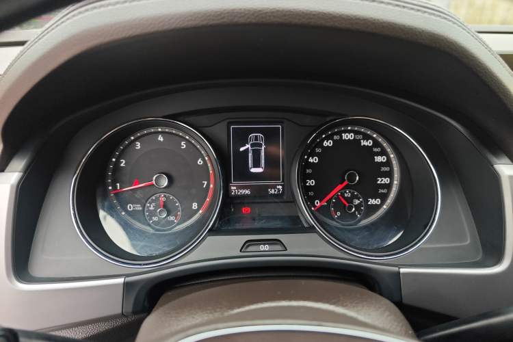 Used Volkswagen Teramont 2017 330TSI Two-Wheel-Drive Luxury Edition Instrument Cluster