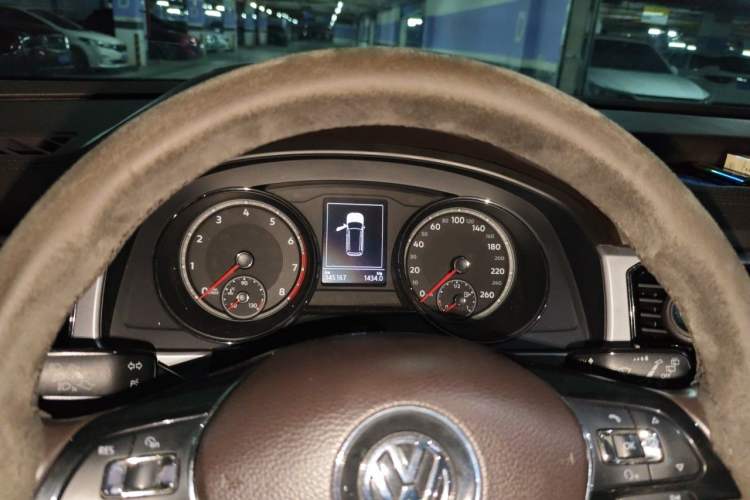 Used Volkswagen Teramont 2017 330TSI Two-Wheel-Drive Luxury Edition Instrument Cluster