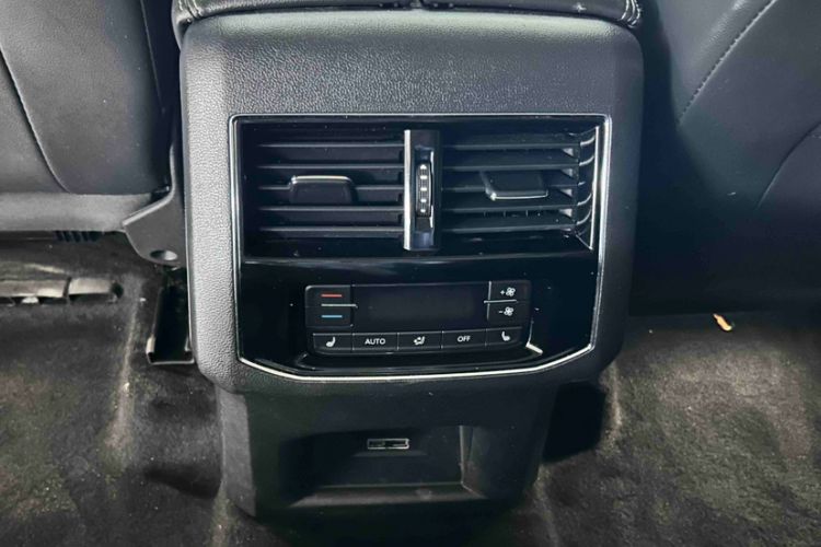 Used Volkswagen Teramont 2017 330TSI Two-Wheel-Drive Luxury Edition Interior 3