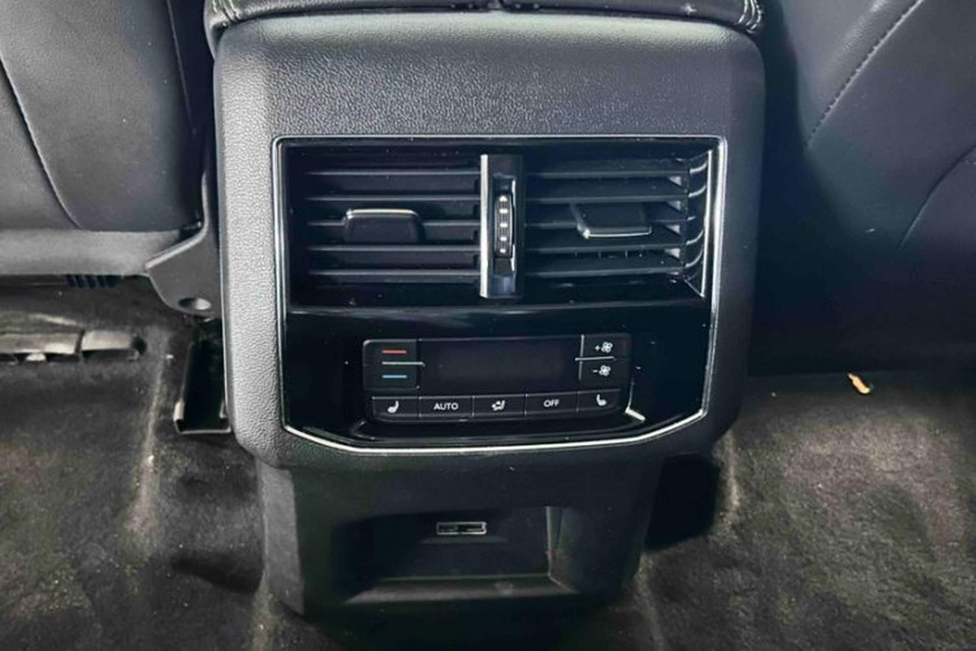 Used Volkswagen Teramont 2017 330TSI Two-Wheel-Drive Luxury Edition Interior 3