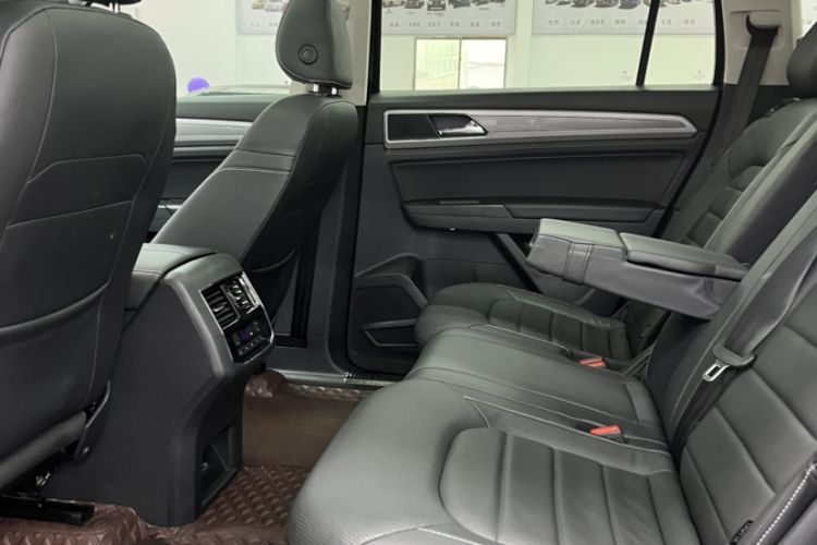 Used Volkswagen Teramont 2017 330TSI Two-Wheel-Drive Luxury Edition Interior 3