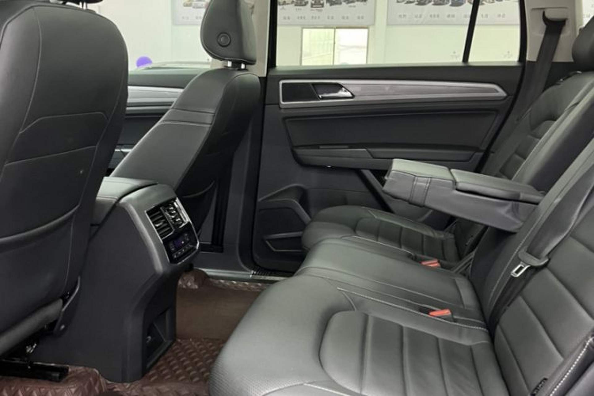 Used Volkswagen Teramont 2017 330TSI Two-Wheel-Drive Luxury Edition Interior 3