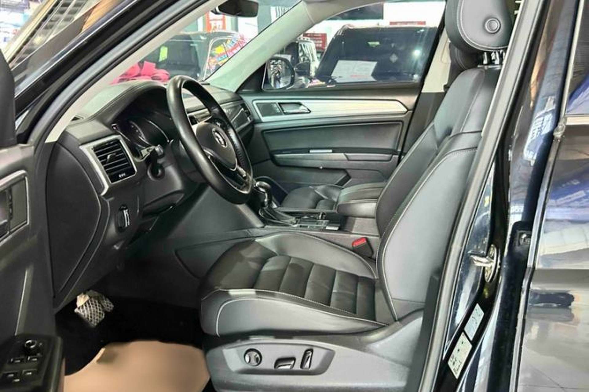 Used Volkswagen Teramont 2017 330TSI Two-Wheel-Drive Luxury Edition Interior 4