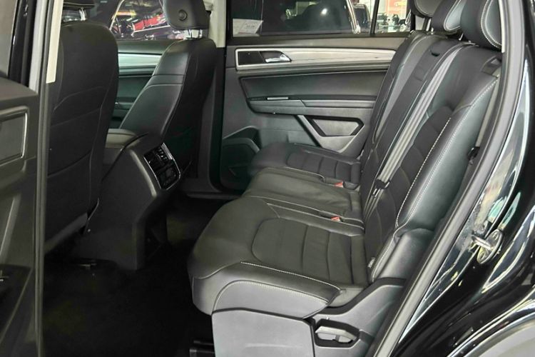 Used Volkswagen Teramont 2017 330TSI Two-Wheel-Drive Luxury Edition Interior 5