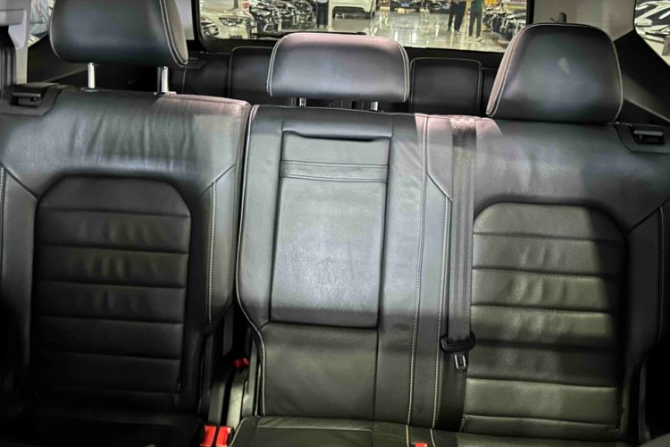 Used Volkswagen Teramont 2017 330TSI Two-Wheel-Drive Luxury Edition Interior 9