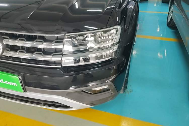 Used Volkswagen Teramont 2017 330TSI Two-Wheel-Drive Comfort Edition Left Front Headlight