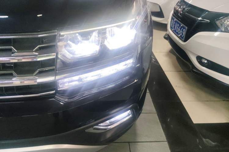 Used Volkswagen Teramont 2017 330TSI Two-Wheel-Drive Luxury Edition Left Front Headlight
