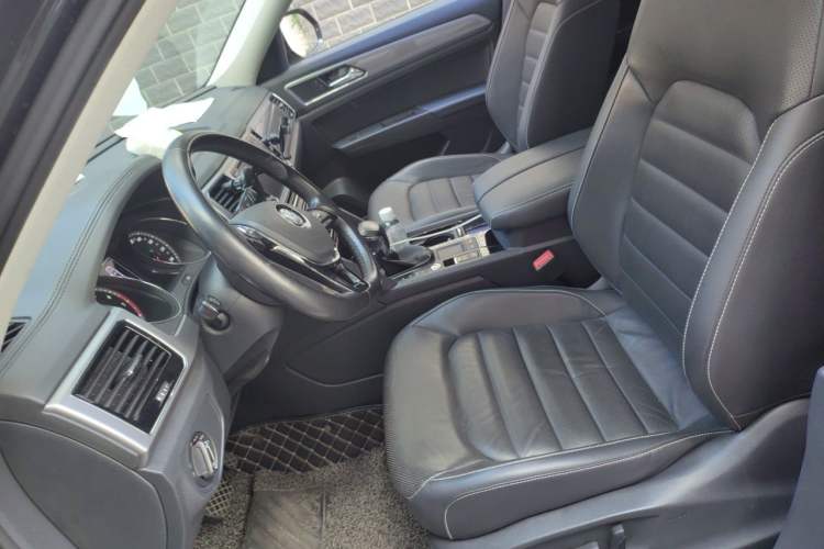 Used Volkswagen Teramont 2017 330TSI Two-Wheel-Drive Luxury Edition Left Front Seat