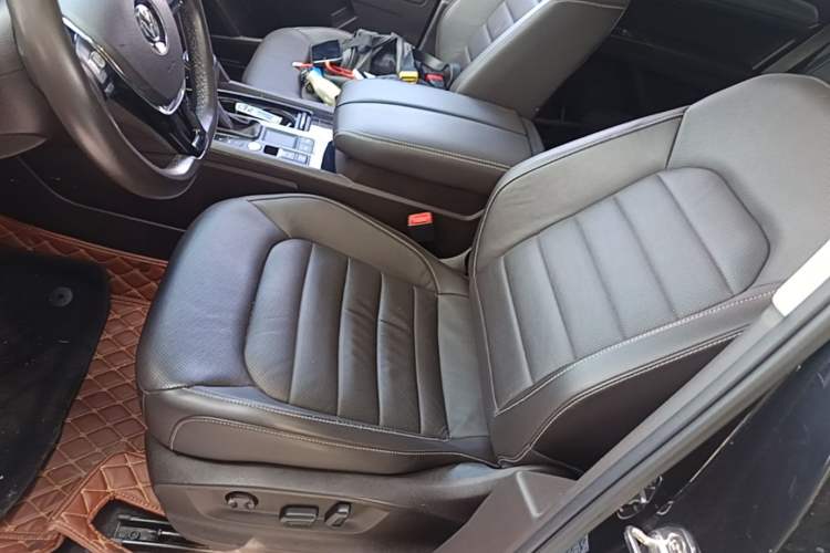 Used Volkswagen Teramont 2017 330TSI Two-Wheel-Drive Luxury Edition Left Front Seat
