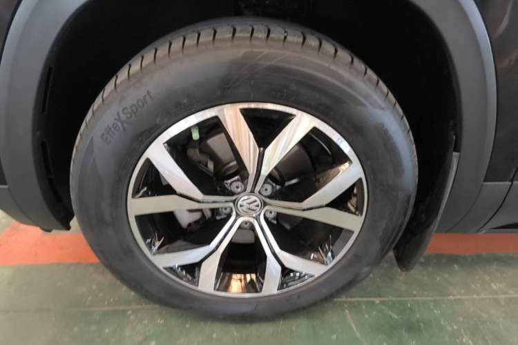 Used Volkswagen Teramont 2017 530 V6 Four-Wheel Drive Luxury Edition Left Front Wheel Hub