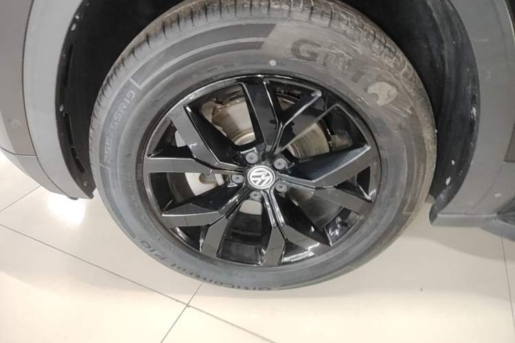 Used Volkswagen Teramont 2017 380TSI Four-Wheel Drive Luxury Edition Left Front Wheel Hub