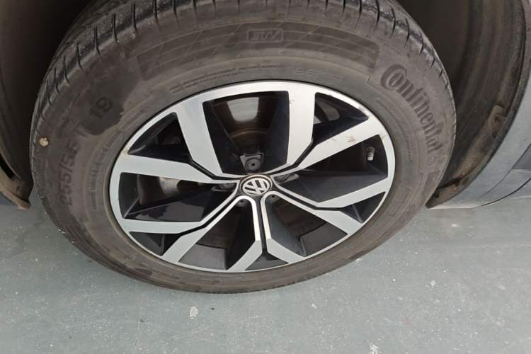 Used Volkswagen Teramont 2017 380TSI Four-Wheel Drive Luxury Edition Left Front Wheel Hub