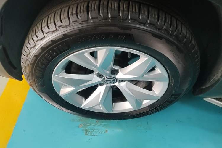 Used Volkswagen Teramont 2017 330TSI Two-Wheel-Drive Comfort Edition Left Front Wheel Hub