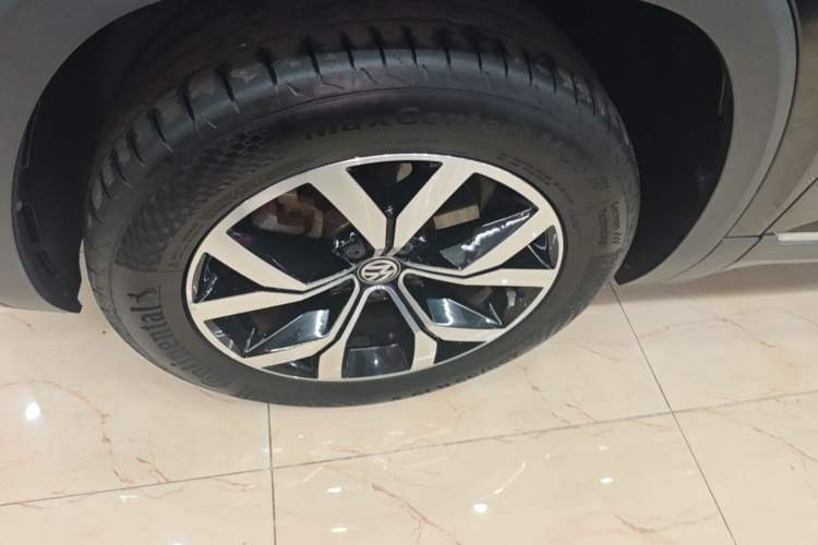 Used Volkswagen Teramont 2017 380TSI Four-Wheel Drive Luxury Edition Left Front Wheel Hub