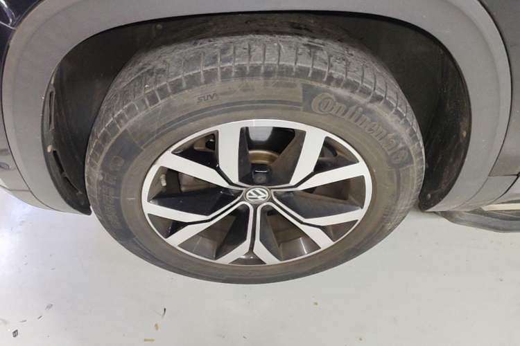 Used Volkswagen Teramont 2017 380TSI Four-Wheel Drive Luxury Edition Left Front Wheel Hub