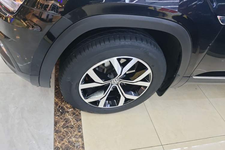 Used Volkswagen Teramont 2017 380TSI Four-Wheel Drive Luxury Edition Left Front Wheel Hub