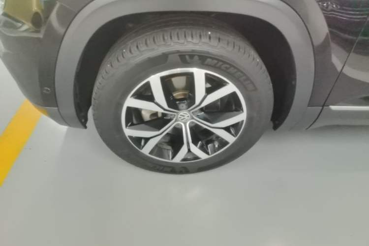 Used Volkswagen Teramont 2017 380TSI Four-Wheel Drive Luxury Edition Left Front Wheel Hub