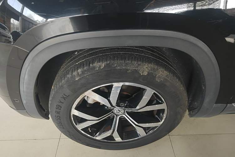 Used Volkswagen Teramont 2017 380TSI Four-Wheel Drive Luxury Edition Left Front Wheel Hub