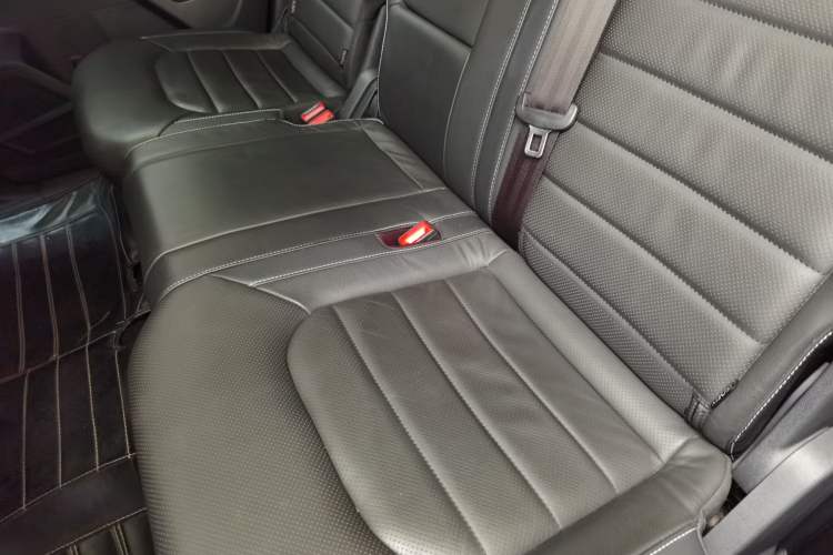 Used Volkswagen Teramont 2017 330TSI Two-Wheel-Drive Luxury Edition Left Rear Seat