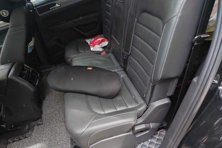 Used Volkswagen Teramont 2017 330TSI Two-Wheel-Drive Luxury Edition Left Rear Seat