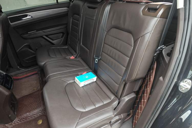 Used Volkswagen Teramont 2017 330TSI Two-Wheel-Drive Luxury Edition Left Rear Seat