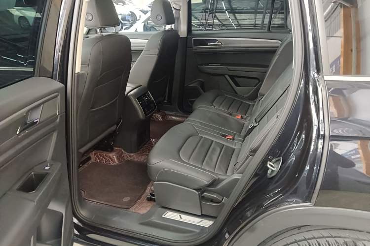 Used Volkswagen Teramont 2017 330TSI Two-Wheel-Drive Luxury Edition Left Rear Seat
