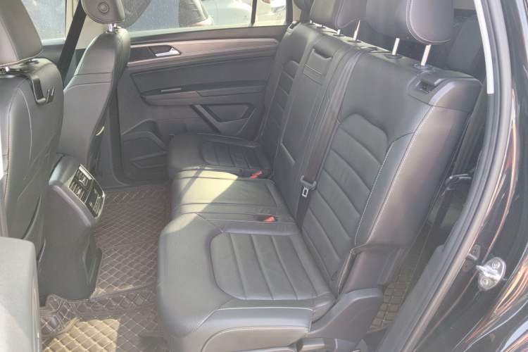 Used Volkswagen Teramont 2017 330TSI Two-Wheel-Drive Luxury Edition Left Rear Seat