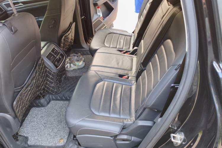 Used Volkswagen Teramont 2017 330TSI Two-Wheel-Drive Flagship Edition Left Rear Seat