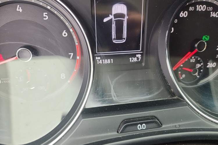 Used Volkswagen Teramont 2017 330TSI Two-Wheel-Drive Luxury Edition Odometer Close Up